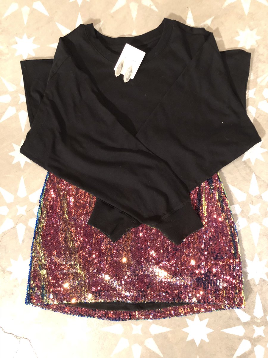 JuneRuby_'s tweet photo. Check out the versatility of sequins. Match this outfit with heels or high-tops and be at the height of fashion. $48  #freeshipping @JuneRubycom #juneruby #junerubygems #miniskirt #sequins #blingbling #flatlay @LushClothing #datenight #ootd #ootn #flashofdelight #howihue https://t.co/UhEWd0tp4M