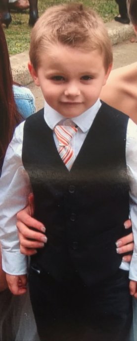 hartsy16's tweet photo. Icemen have recalled from novice 3'6 65lb forward Bobby to join 5'6 150lb @CNics14 to add a second guy willing to go to the net! #nofear https://t.co/O2lRtnLagB
