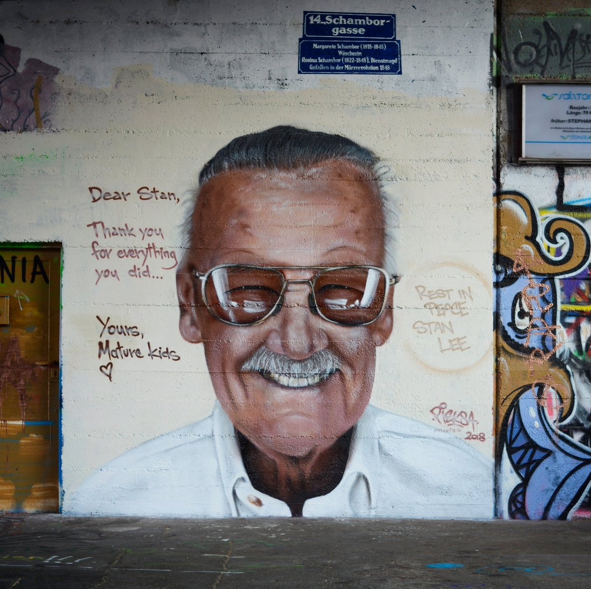 Pieksart's tweet photo. Dear Stan,
You will live forever with your stories and characters. Thank you for everything 🖤

#StanLee #restinpeacestanlee #ripStanLee #marvel #marvelcomics #comics #comic #graffiti #sprayart #mural #streetart #portrait #memorial #vienna #StanLeeForever #StanLeeRIP #pieksa https://t.co/rrlcriiIPF
