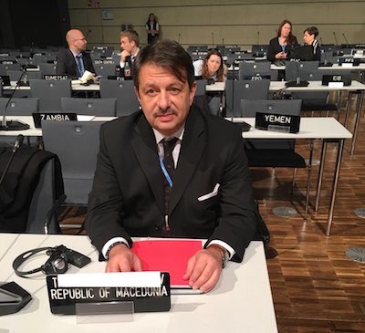 glinenaa's tweet photo. Људи, људи, вратија се Субрата Рој https://t.co/1KRKv29EWb