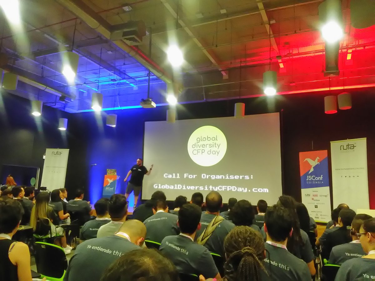 calypsobronte's tweet photo. @LukeB_UK soy tu fan 😍😍 #JavaScript #jsconfco #jsconfco2018 #gamedev @jsconfco https://t.co/r9uupLSfNk