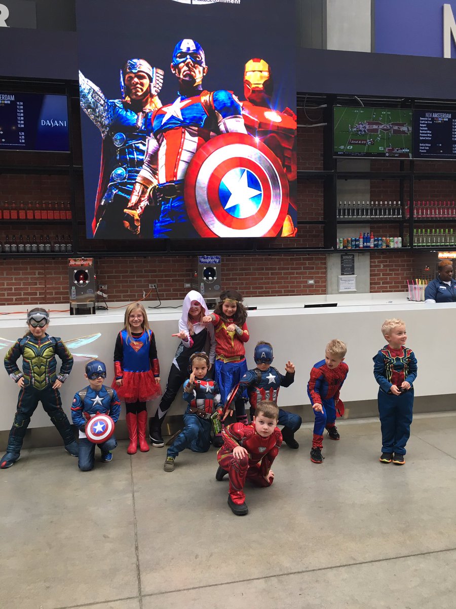 cdonohoe1's tweet photo. #MarvelUniverseLIVE https://t.co/KKKCkOajni