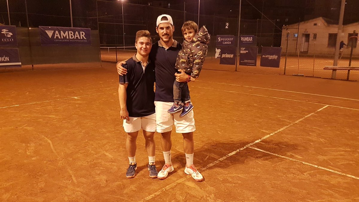 OlivarTenis's tweet photo. Mario Marqués y Samuel Arauzo nuevos Campeones de Aragón absoluto de #tenis en la categoría de dobles.

La pareja del @EM_ElOlivar se impuso 7/5 7/6 a Esparcia/Almorín en la final celebrada en @tiropichonzgz 

Enhorabuena campeones 🏆 https://t.co/0F0W7A4j5M