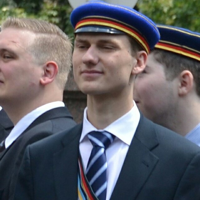 Falls sich wer fragt wer dieser ominöse Neonazi sei der bis vor kurzem im #BVT-Ausschuss im Auftrag von G4S als Security gearbeitet hat, sein Name ist Thomas Kalcher-Cibulka. #BVTUA #nonazis #noburschis