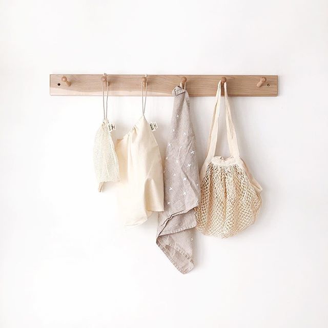 MatchboxKitchen's tweet photo. Washed and ready for my next farmers market trip! Remember to wash your reusable bags. You can throw these with the rest of your laundry and they air dry super quick! Pictured with my favorite tea towel by @cottonandflax. #zerowaste https://t.co/GyCp4UcNu1 https://t.co/5hRilZ2n2Y