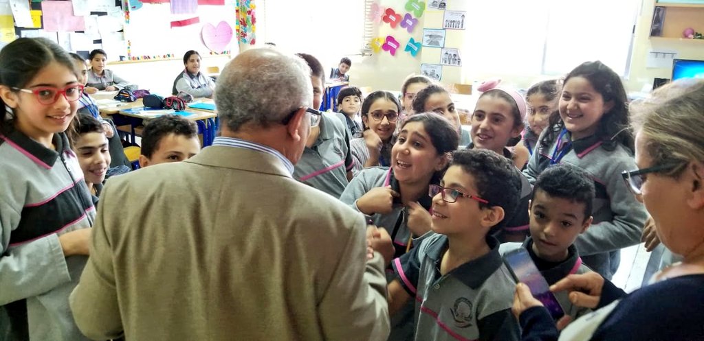 AhmedFakkih's tweet photo. زار النائب الدكتور أسامة سعد مدرسة عائشة أم المؤمنين المجانية التابعة لجمعية المقاصد الخيرية الإسلامية في صيدا حيث قدم التهنئة لمديرة المدرسة السيدة هناء جمعة وللهيئة التعليمية على الإنجازات التربوية والتعليمية التي تحققها المدرسة.
#design_for_change
@MakAishaSchool https://t.co/QJ3ruSczPv
