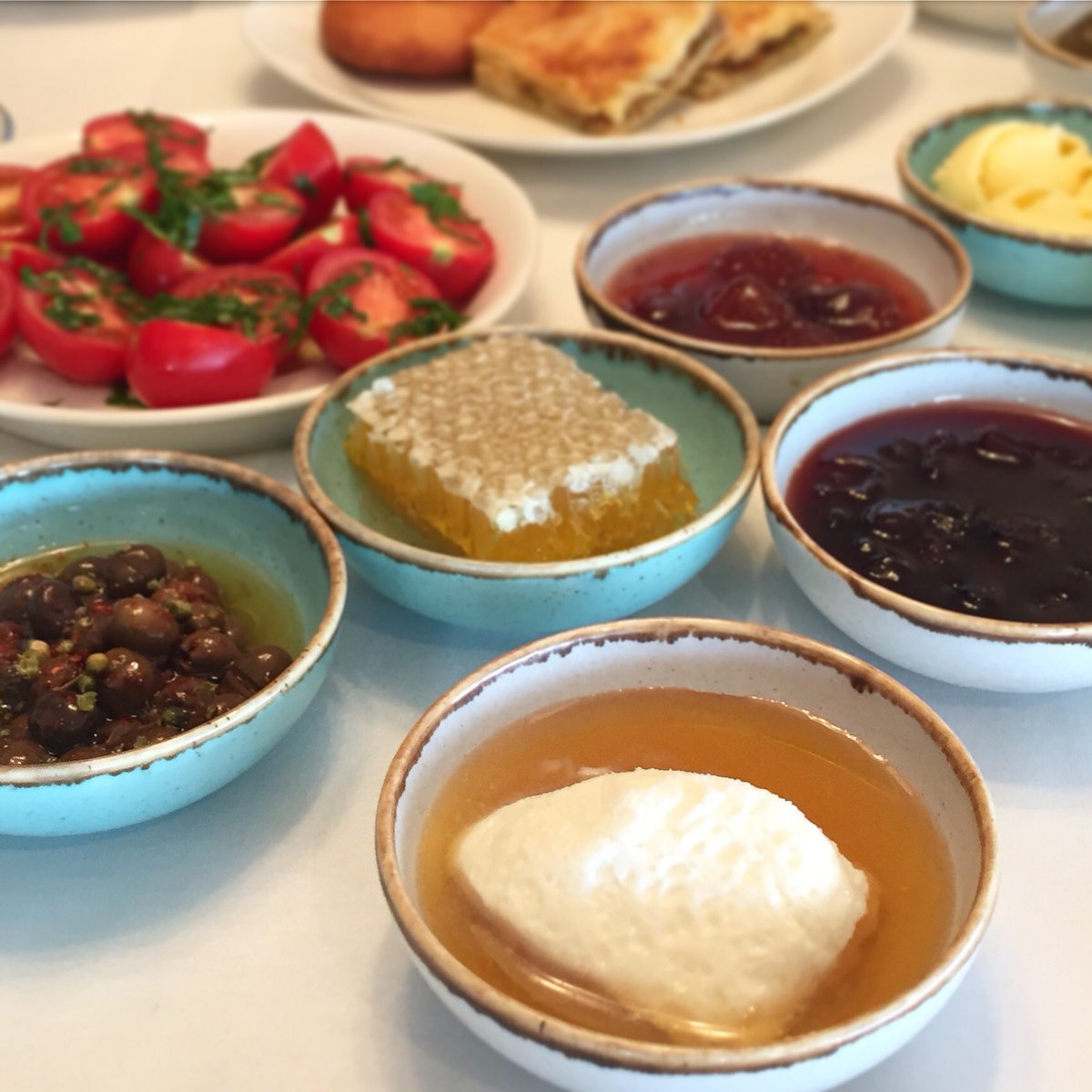 BridgeRest's tweet photo. Yarın sabah sizi nefis bir Pazar kahvaltısı bekliyor! 😍 #bridgerestaurant #boğaz #boğazmanzarası #bosphorus #istanbul #nakkaştepe #brunch https://t.co/2VzG36GI9x