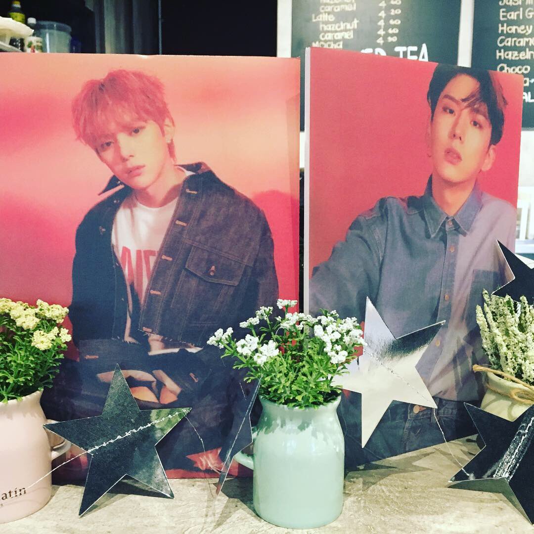 xoa1sox's tweet image. Thanks to @projectcode11 for organising and the ppl who gave out fansupport! I ordered the two sets but they ran out of minhyuk pc :( so I decided to give my minhyuk one to my Friend since she likes him more. Haha also traded my cards so she can have her bias~