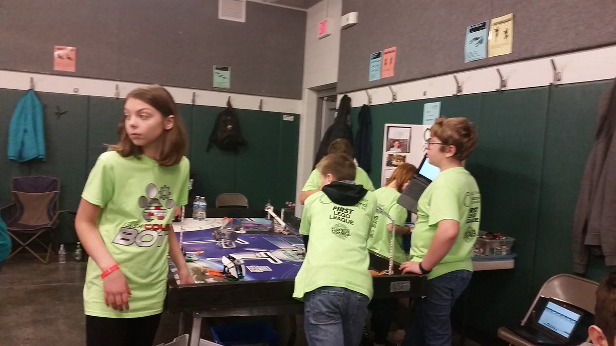MrsRokosLSE's tweet photo. So proud of the LSE Cougarbots! They are working hard and had a great first practice round! #r7proud #fll #intoorbit2018 https://t.co/9IeRYQplKj