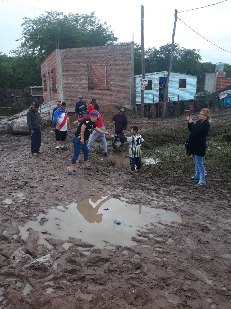 MovPopularEvita's tweet photo. #JornadaSolidaria #PorLosInundados #DiaDeLaMilitancia 

#MovimientoEvita
#LaMatanza https://t.co/Hunv8VnGaf
