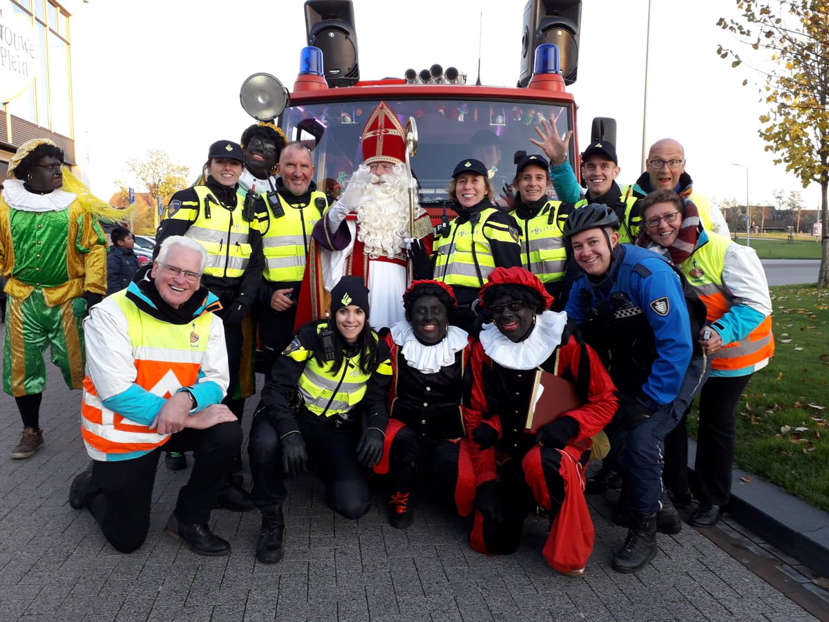 POL_Timmer's tweet photo. Sinterklaas optocht in Waddinxveen is  goed bezocht en succesvol verlopen. De kinderen,  papa's en mama's waren enthousiast. https://t.co/ZLNMRUaALQ