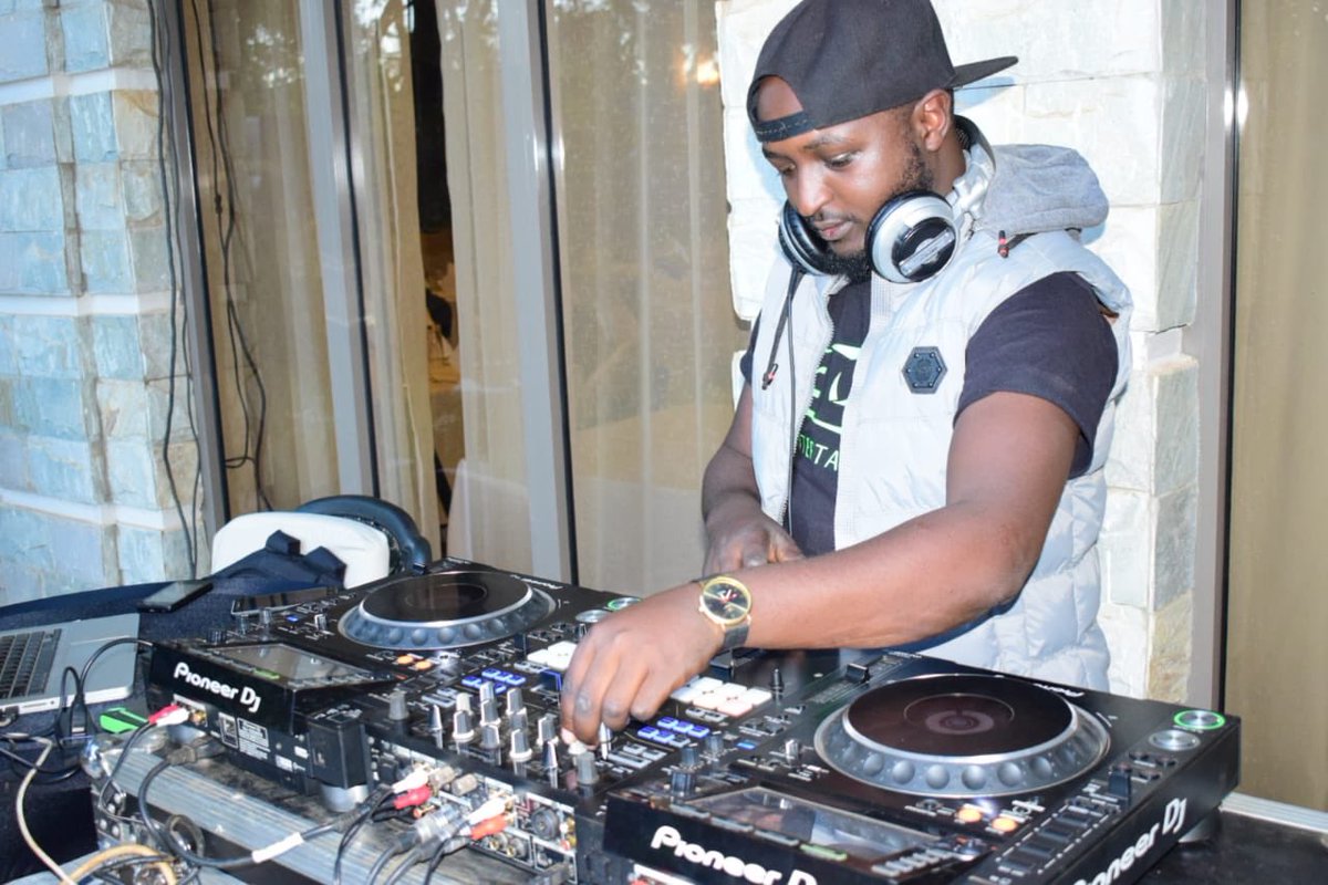 cliqevents's tweet photo. It’s gotta be Cliq Entertainment!
#cliqevents #cliqdjs https://t.co/dyifcKyIZQ