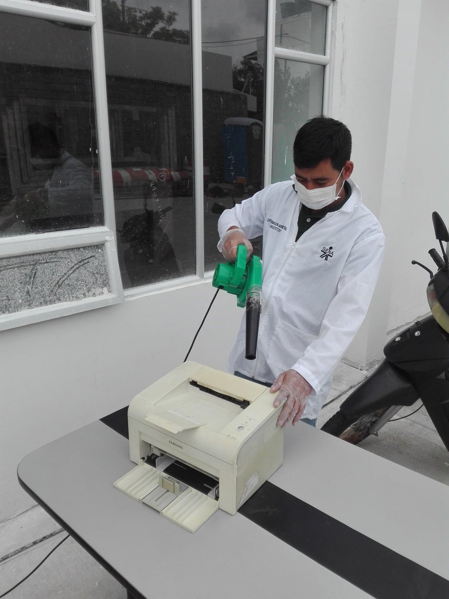 arbeyrobles1981's tweet photo. 3 Practica #EnsamblePC2018, @UnadccavNeiva Practicando con #Impresoras #Laser #Matrizdepunto #Armando #Desarmando @carocalleve, @RedestUNAD, @ClaudioCamiloG1, @Alex_AparicioR, @UniversidadUNAD, @johnfmontes @ECBTI_Neiva @AMendezGonza. https://t.co/Xj9uOCf3Az