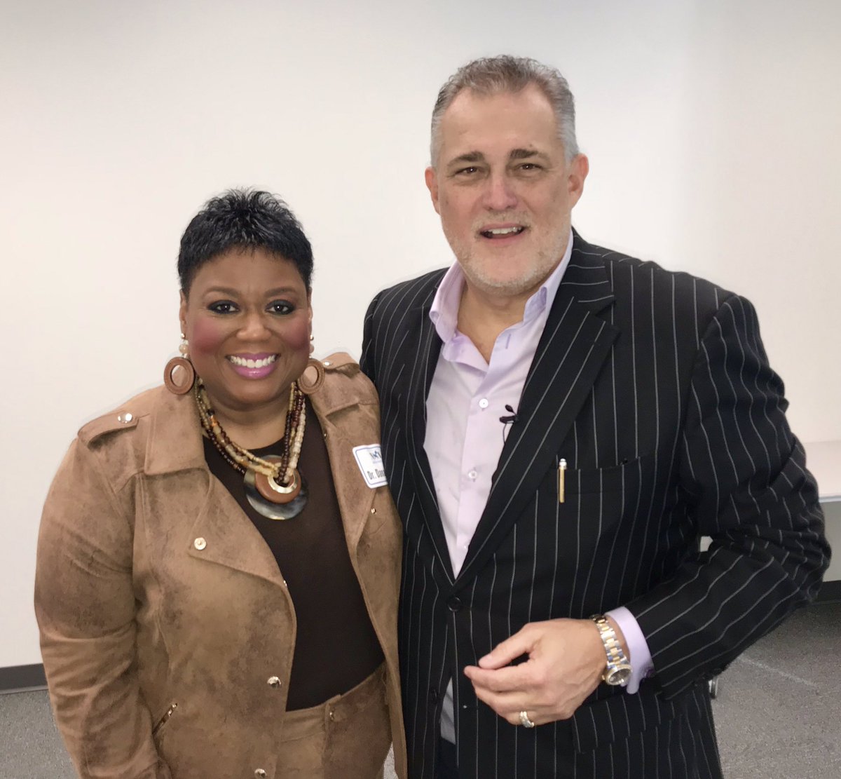 DWNAinc's tweet photo. Will you do what it takes to grow your business? @JeffreyHayzlett sharing wisdom on how to grow my speaking business! @Chico’s fashions are a core part of my brand! @JeffreyHayzlett @Chicos @csuitenetwork #NSAHOUSTON @drdanadwells #chicos #HowBoldAreYou https://t.co/x6wqZqBg2c