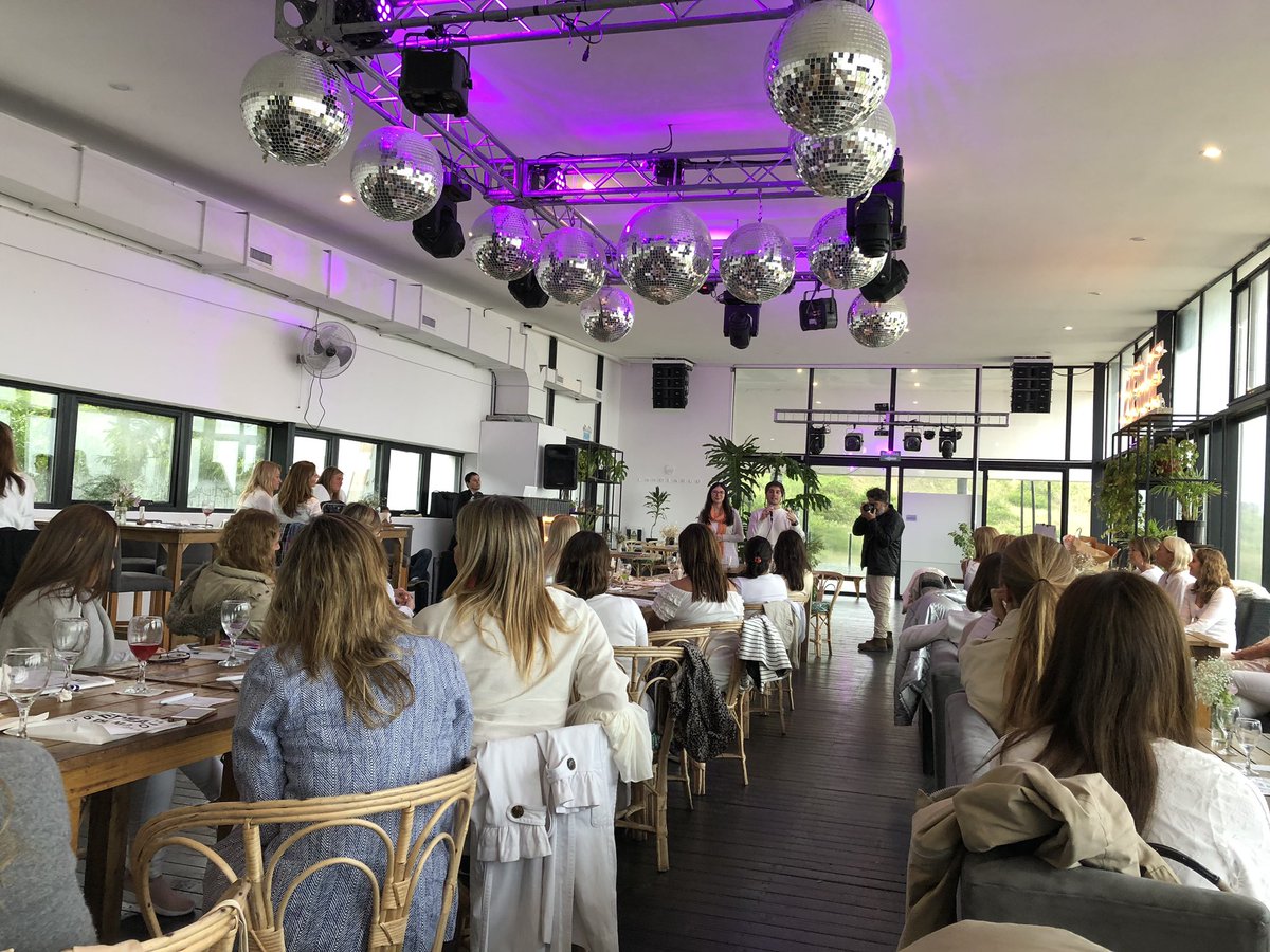 anitamarinomdq's tweet photo. Gracias @cecidepablo y Poli de Cristóbal de Revista Bien del Sur por la invitación al evento “Motivar, meditar, disfrutar” hoy en @cabolargobeach excelente organización #AquíyAhora 💕 @mardelplatamdp https://t.co/p3lJivb8hV