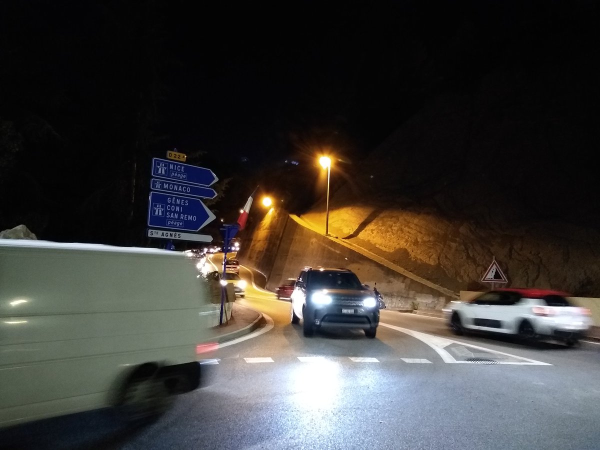 #GiletsJaunes06 : A Menton, ls gilets jaunes sont partis un peu avant 18h. La circulation est revenue à la normale. <a href="/Nice_Matin/">Nice-Matin</a>