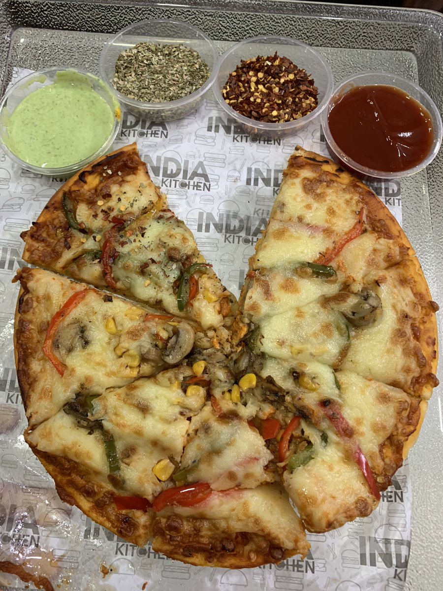 Saturday with this Yummy Veg Pizza 😍😋
#delhifun #delhi #pizza