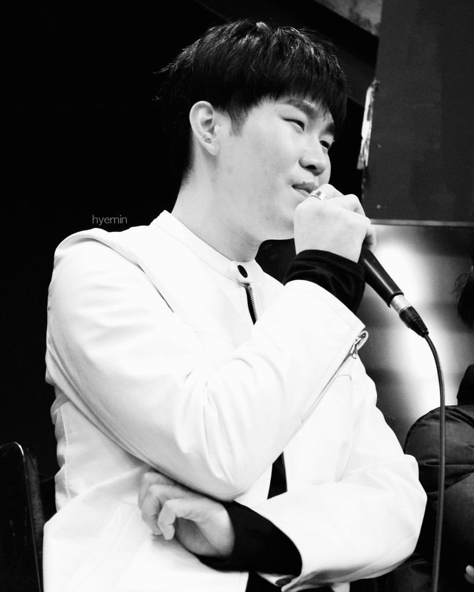 ELO_Thailand's tweet photo. ELO today at All Day Out in Seoul 2018 cr. IG hyemintaek #Alldayout #์ฌ๋ฐ์ด์์ #eloinvvd #์๋ก #์ค๋ฏผํ https://t.co/ctYUDbf90j