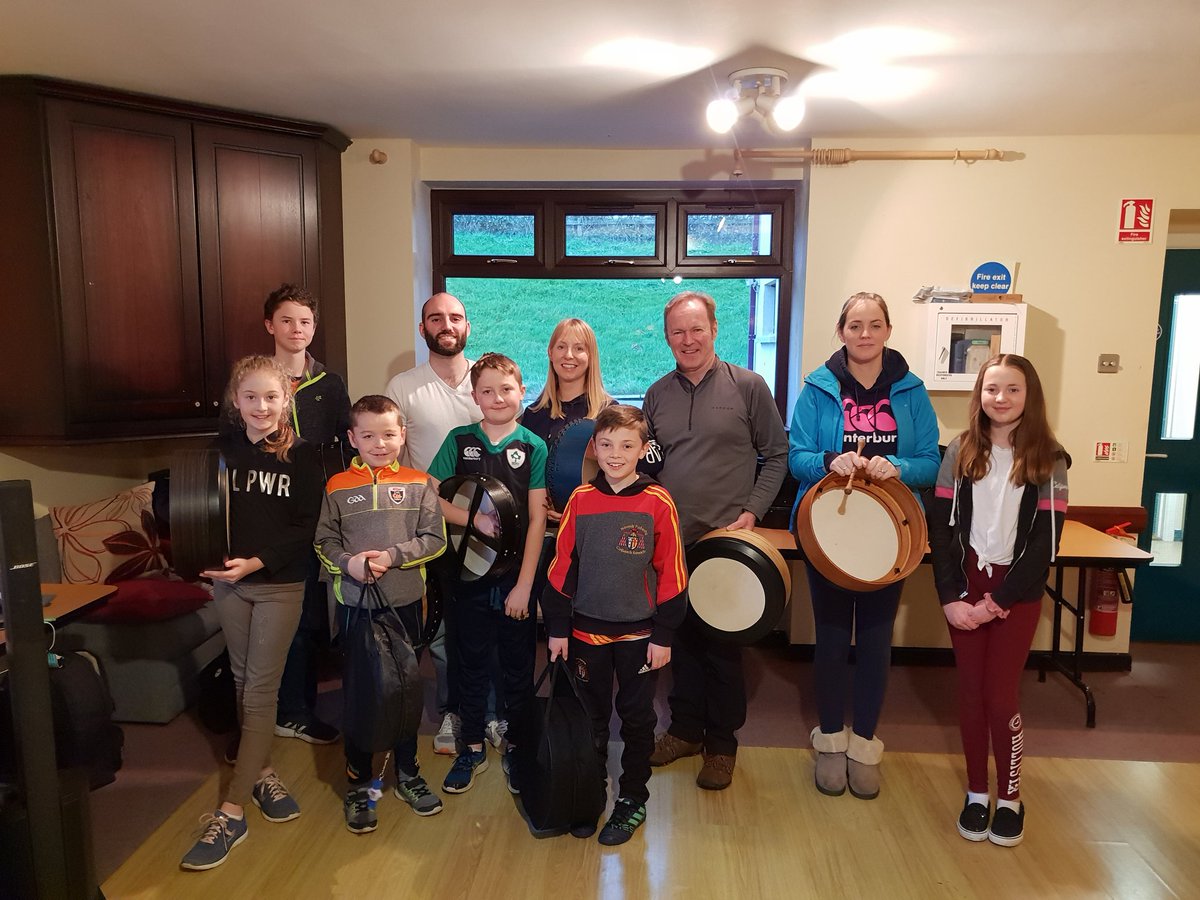 murphydes1's tweet photo. Outstanding Bodhran Masterclass today in #Mullaghban with #RobbieWalsh of #BodhranBuzz organised by @FergalOBrien8 #TraditionalArtsPartnership. All classes from Grade 2 to Grade 8 thourghly enjoyed their hour long class ๐๐ https://t.co/qxfV4VP6YL