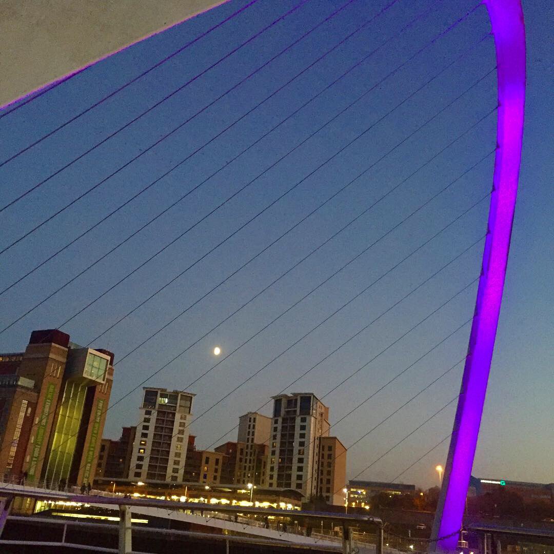 TinyLivesTrust's tweet photo. As the sun set on @NEWCASTLEQUAYS, we were delighted to be joined by some of the amazing nurses from the RVI Neonatal Unit to celebrate #GatesheadMilleniumBridge turning purple for #WorldPrematurityDay. Thank you to the parents and babies who popped by to say hi as well! πππ https://t.co/8ADo6l1Prl
