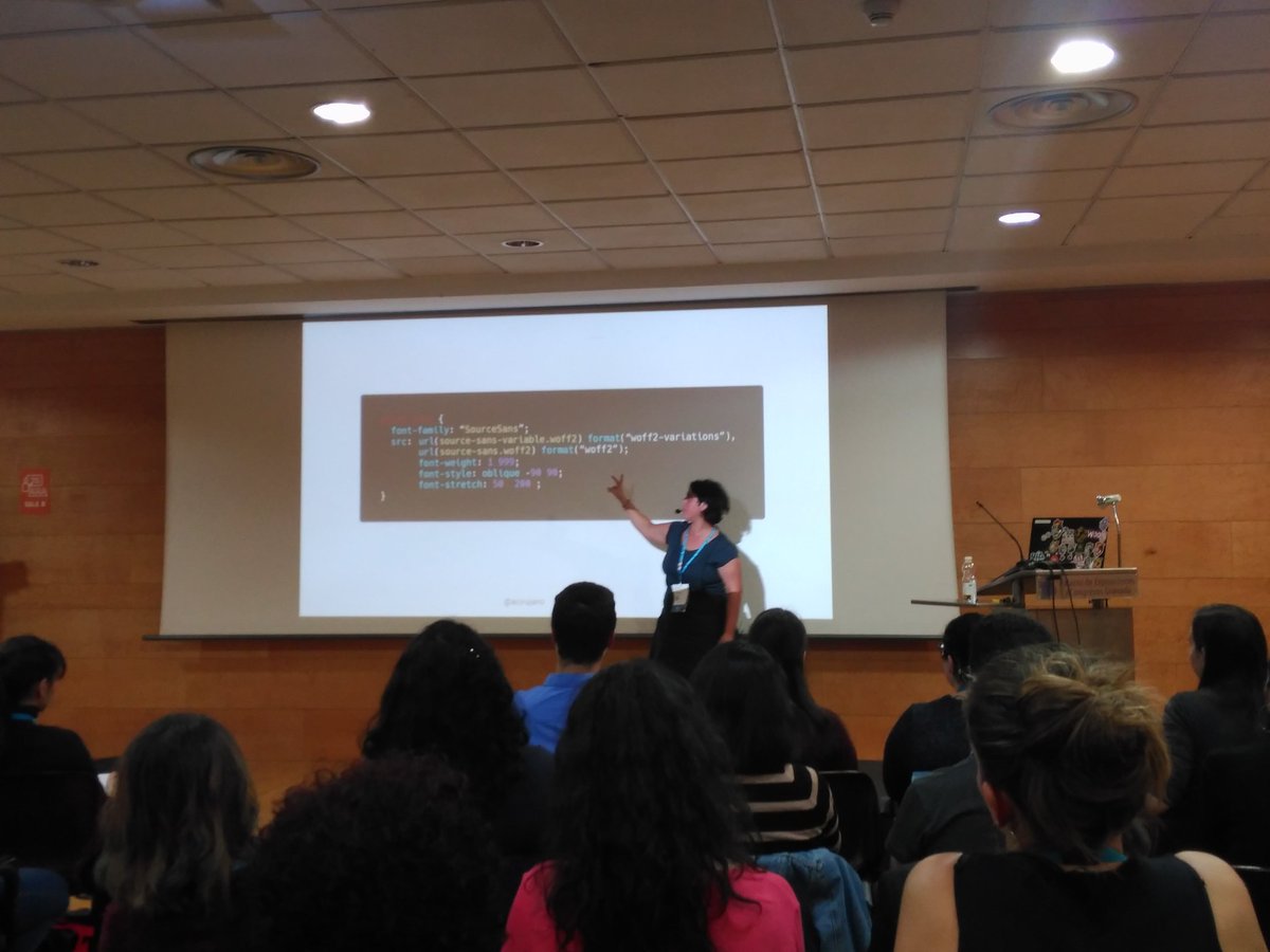 CajunDigital's tweet photo. @acirujano nos ha traído a la #WCGranada el futuro de la web con las fuentes variables.
#typografia #typography #fuentesvariables https://t.co/LmvblKTzX7
