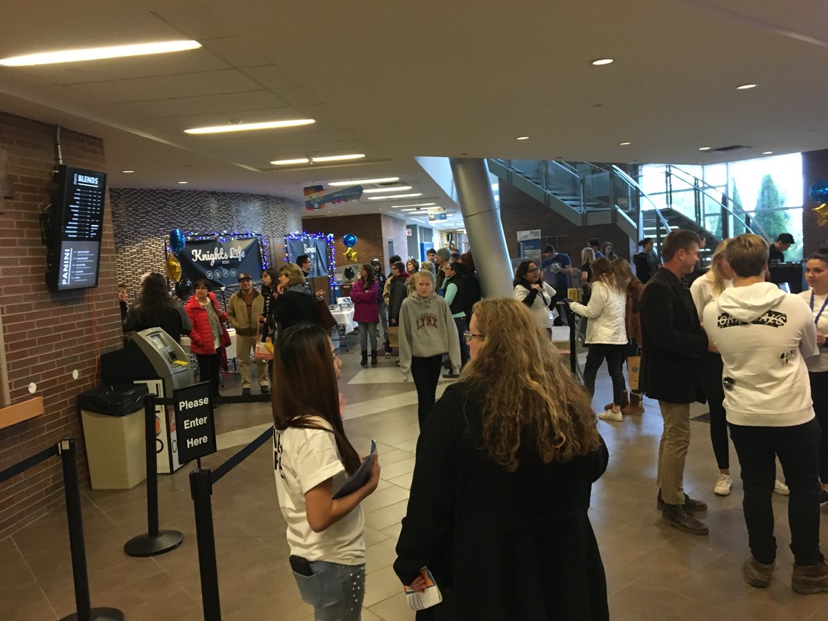 PhilHayes74's tweet photo. Fantastic way to spend a Saturday @niagaracollege Fall Open House. Great work by the entire Niagara College community! #myNCstory https://t.co/vDAtaEwKfL