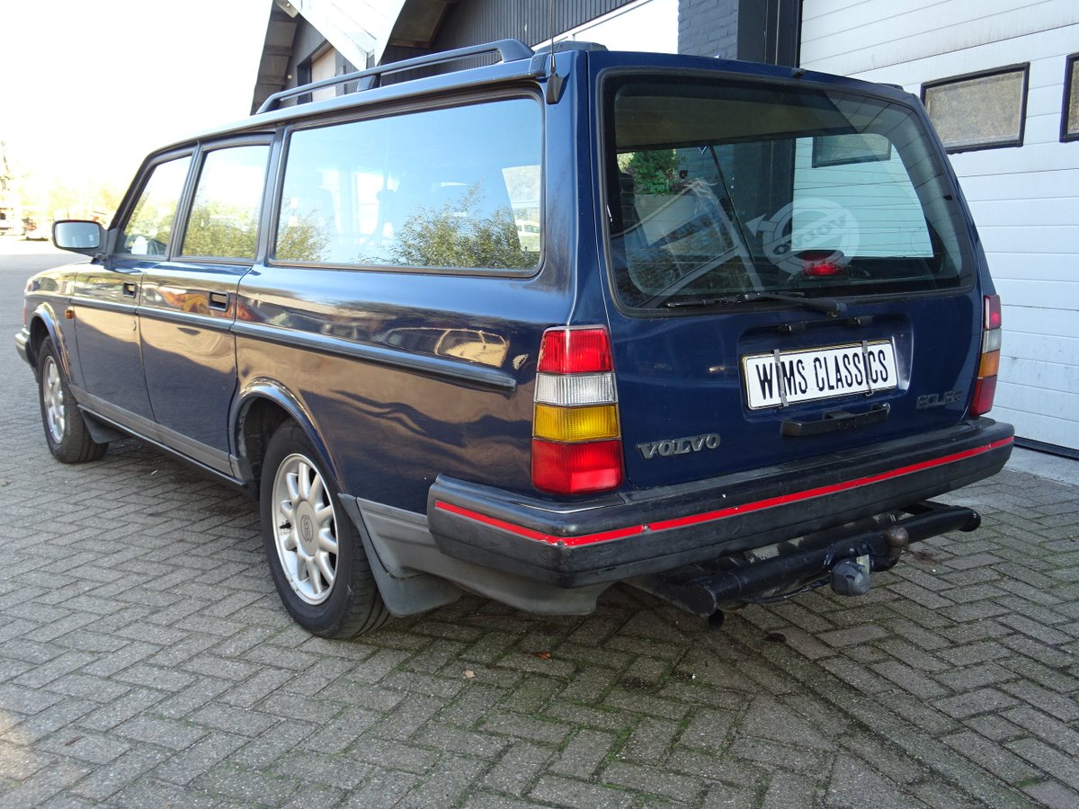 Wimsclassics's tweet photo. #Volvo 240 #Polar #station met pas 316484 Km op de teller. Onlangs volledig grote beurt gehad incl. Nieuwe distributie riem. Voorzien van een perfect werkend elektrisch schuif / kantel dak.
Mooie licht metalen velgen. APK. 
Prijs € 3950,00 https://t.co/sZ5YAiYDUl