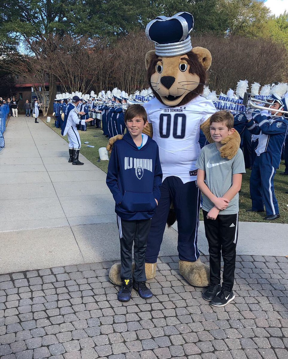 ChartwayArena's tweet photo. Welcome Marching Monarchs, ODU Football Team, ODU Cheerleaders & all of those who came out to the Foreman Field Lights Out Block Party!๐๐๐ฆ @ODUFootball
#LETSGOodu #LastHomeGame https://t.co/s6Bhl5MUZd