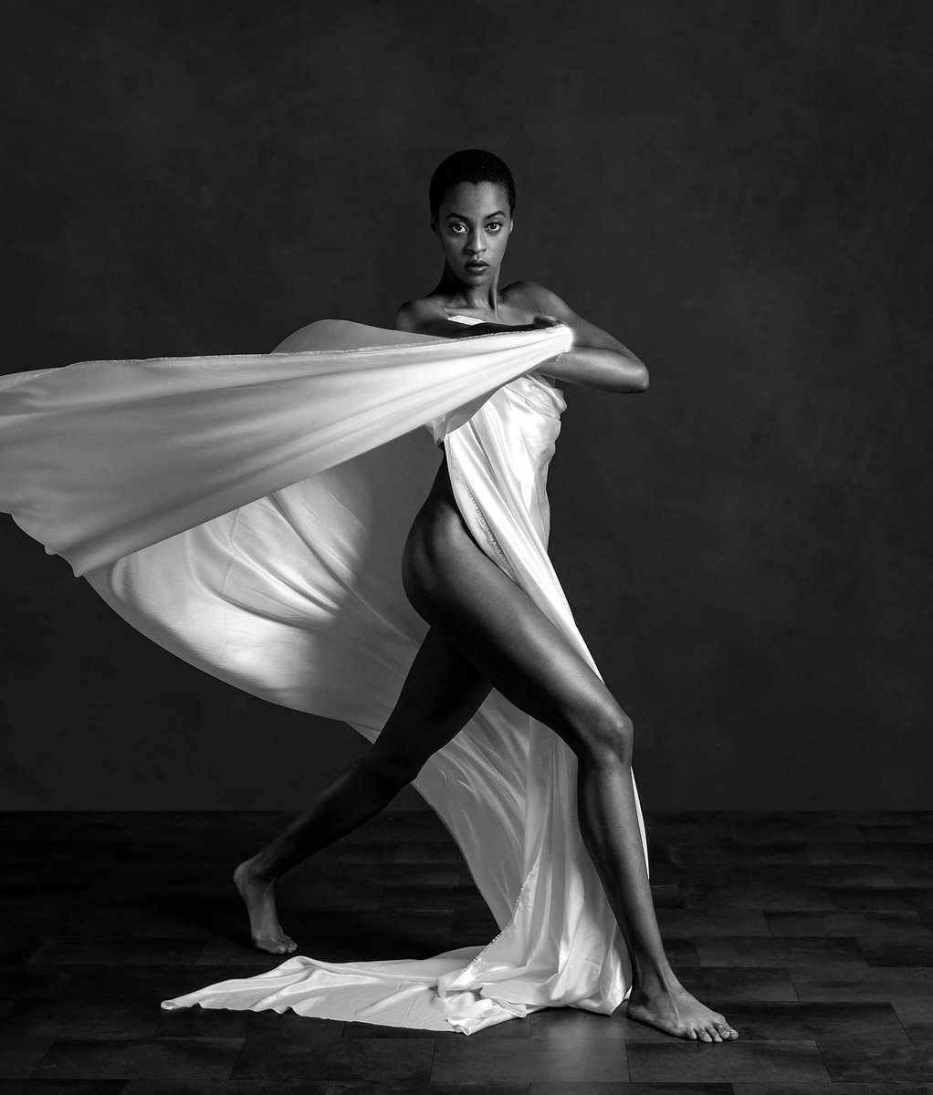 RHellevik's tweet photo. 📸Photographer @steve.shoot.people
Breath in and exhale.. #ThankUNext 
#white #model #quote #BackTheBlue #BlackTwitter #arms #Kdrama #paint #italian #painting #fashion #hautecouture #denmark #instablackandwhite #instagram #legs #spiceofficial #blackroyalty @lofficielparis https://t.co/qovnPTqmgc