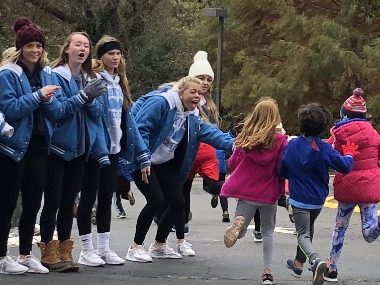 ABC7Suiters's tweet image. 600 runners registered. Mostly kids. Just gotta get them to that finish line. #AddictionRecovery #keepthemsafe #throwawayyourscrips