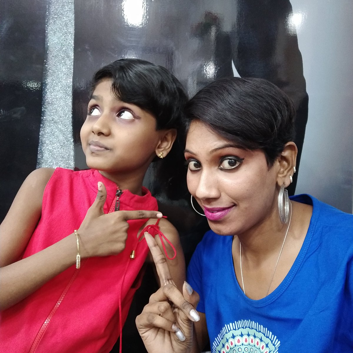 DhejuWE's tweet photo. Spread love.... Bring in smile unto others..... #hairdonation.... donate_ur_hair for making wigs to the cancer patients.... Get in touch with @hair_donation to donate and spread Love ..... #BeU #WE https://t.co/o6kJWQJFwi