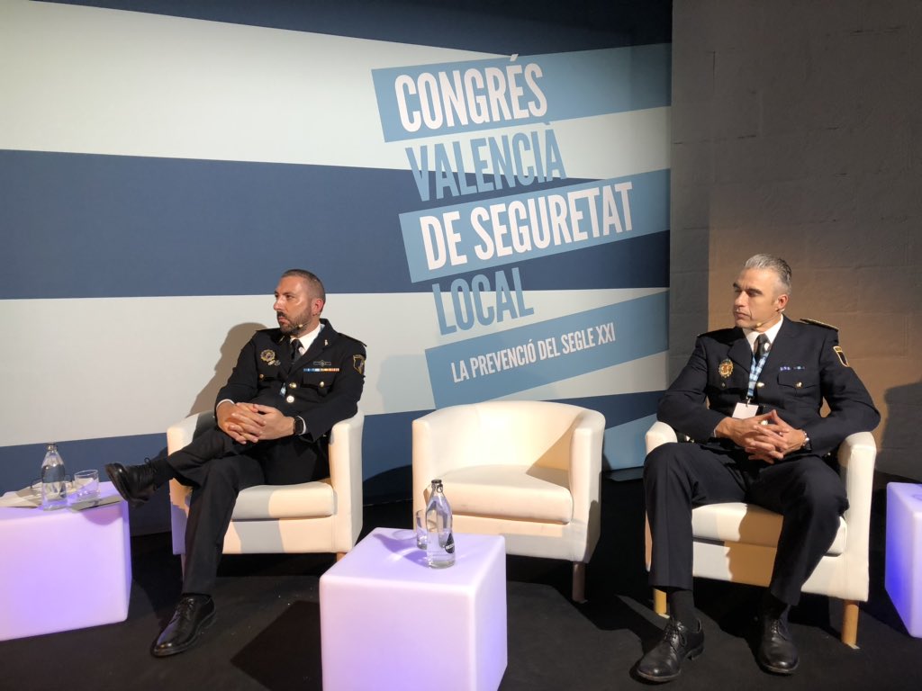 Congreso_ICV's tweet photo. Congreso Valenciano de Seguridad Local. La prevención del Siglo XXI #CongresoSeguridad2018
La gestión policial en la sociedad diversa. David Garfella de @policialocalvlc , Alfredo Pacheco y @JCristianCaSan de @PoliciaDolores https://t.co/usScsbj80c