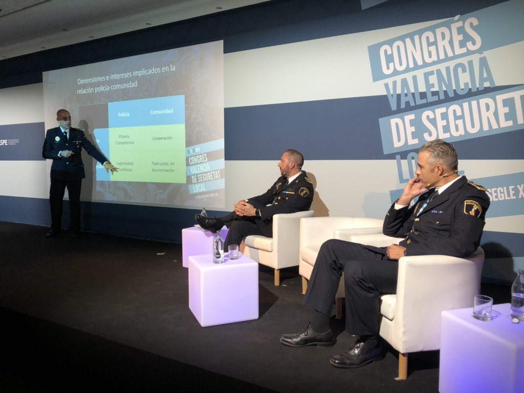 Congreso_ICV's tweet photo. Congreso Valenciano de Seguridad Local. La prevención del Siglo XXI #CongresoSeguridad2018
La gestión policial en la sociedad diversa. David Garfella de @policialocalvlc , Alfredo Pacheco y @JCristianCaSan de @PoliciaDolores https://t.co/usScsbj80c