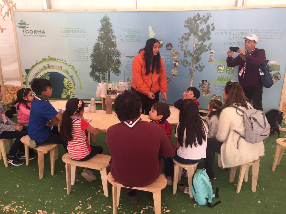👦👧Los niños son los protagonistas de la última jornada de la <a href="/FeriaCOMAD/">Feria COMAD</a>, donde participan de entretenidas actividad sobre cuidado del bosque, reciclaje y construcción en madera ♻️🌲. 
Los estamos esperando en el recinto ferial de CORMA hasta las 19:00 horas.