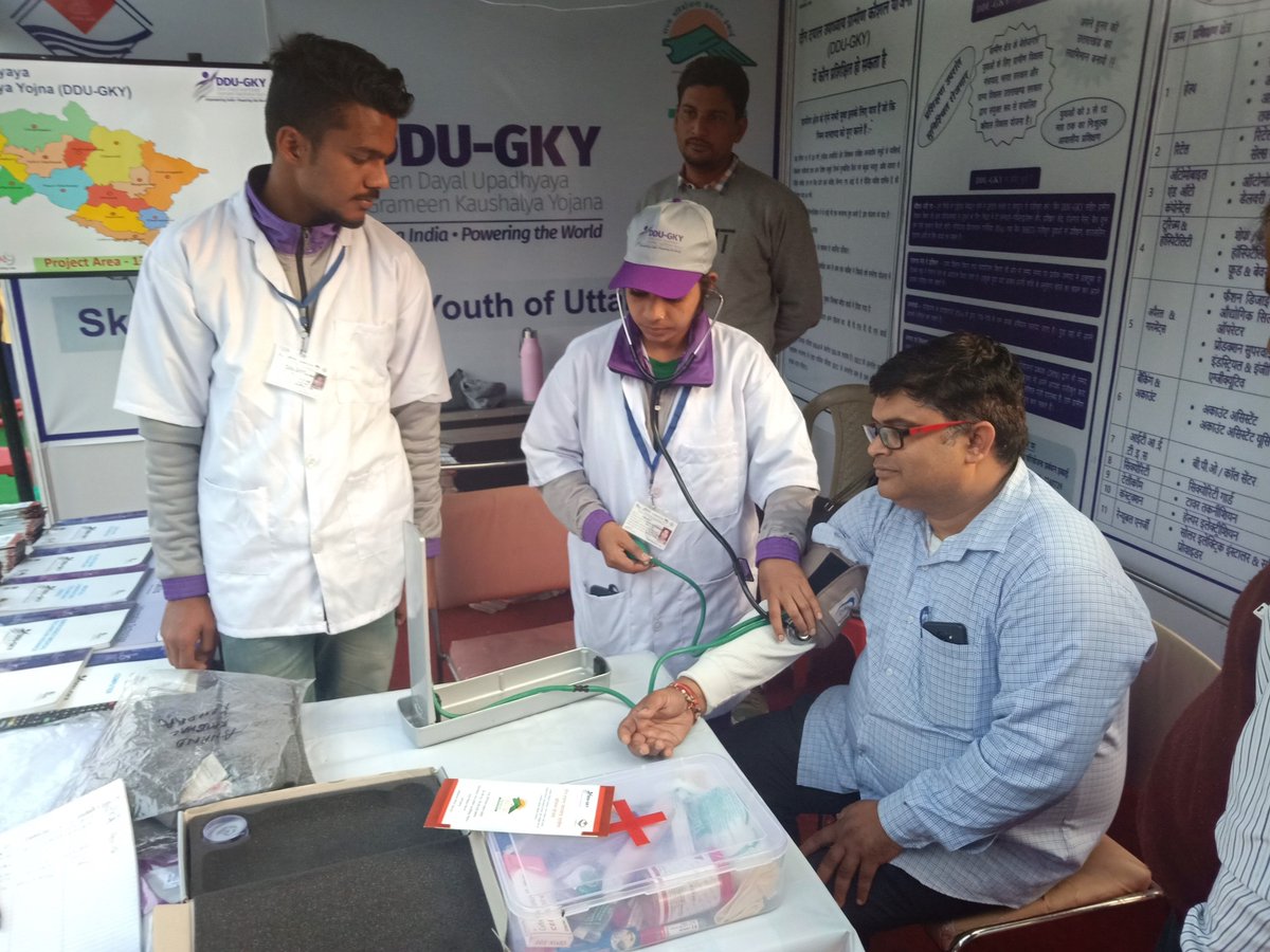ddu_gky's tweet photo. Our trainees express heartfelt thanks to Dr. Prabhakar C. Bebni, COO DDU-GKY Uttarakhand for his continuous encouragement and interaction during his visits to the #SARASMela. #DDUGKY #Skilling
@MoRD_GOI @DDUGKYMoRD @NIRDPR_DDUGKY @IPEGlobal @MSDESkillIndia https://t.co/xrF7BsipTI