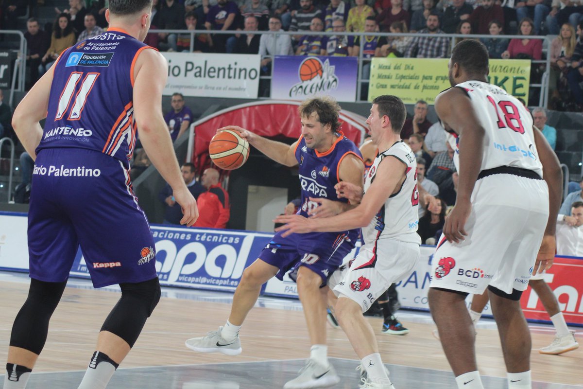 GacetadeCYL's tweet photo. 📷 Una pequeña muestra de las fotos del partido de ayer entre el @PalenciaBasket y el @CBCValladolid realizadas por el compañero @davidherrero97_
Sin olvidar al protagonista indiscutible @Urkootegi 🏀 https://t.co/gqc348OJ9J