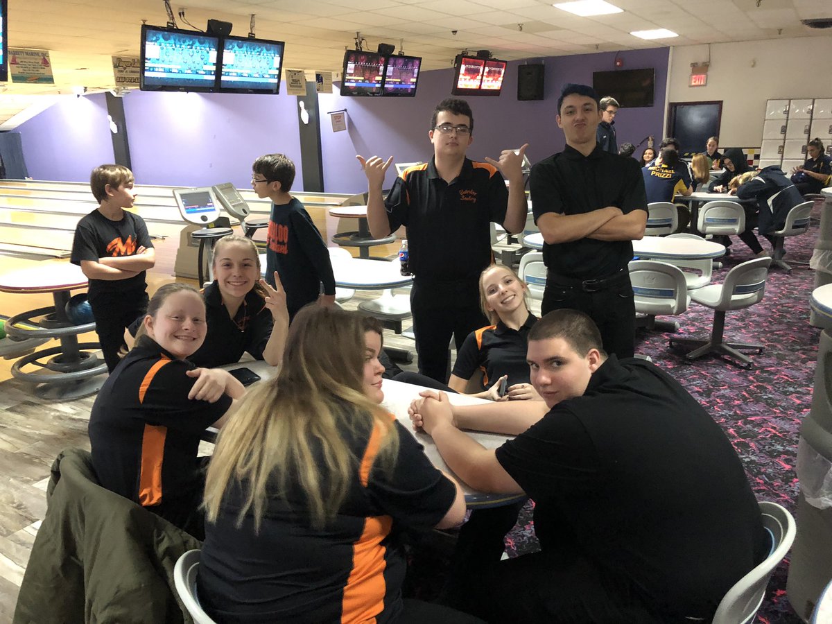 MrRussGillan's tweet photo. Getting ready for our Tournament. #waterlooathletics #PrideinOurTribe @MrRussGillan @esmithers_13 @carlielynn03 #catchindubs https://t.co/p1CyObISLF