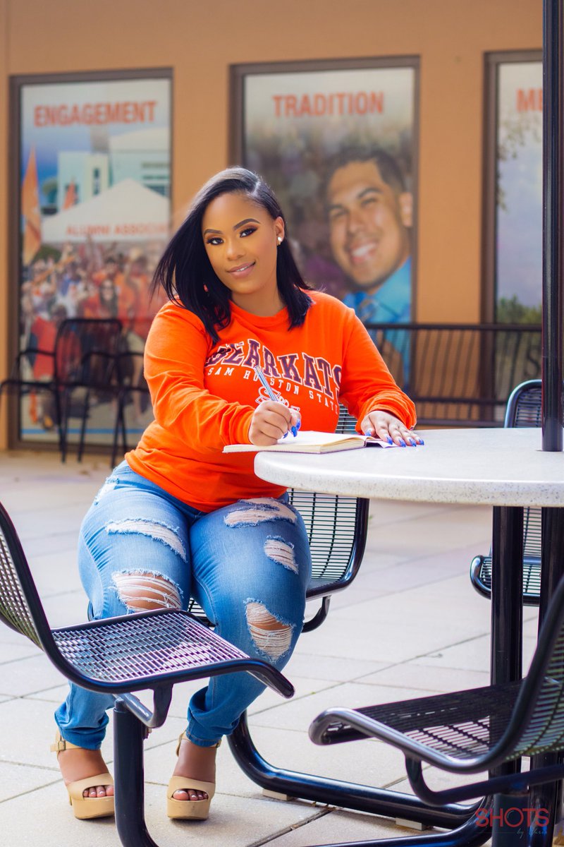 _MostHatedKell's tweet image. βThe Future Belongs To Those Who Believe In The Beauty Of Their Dreamsβ - Eleanor Roosevelt
I, ReβKell Rollins, Will Be Graduating From Sam Houston State University With A Bachelors Of Arts Degree In Sociology On December 7, 2018 @ 2:30pm π§‘π©π½βπππΎπ€
#GradSzn #SHSU18