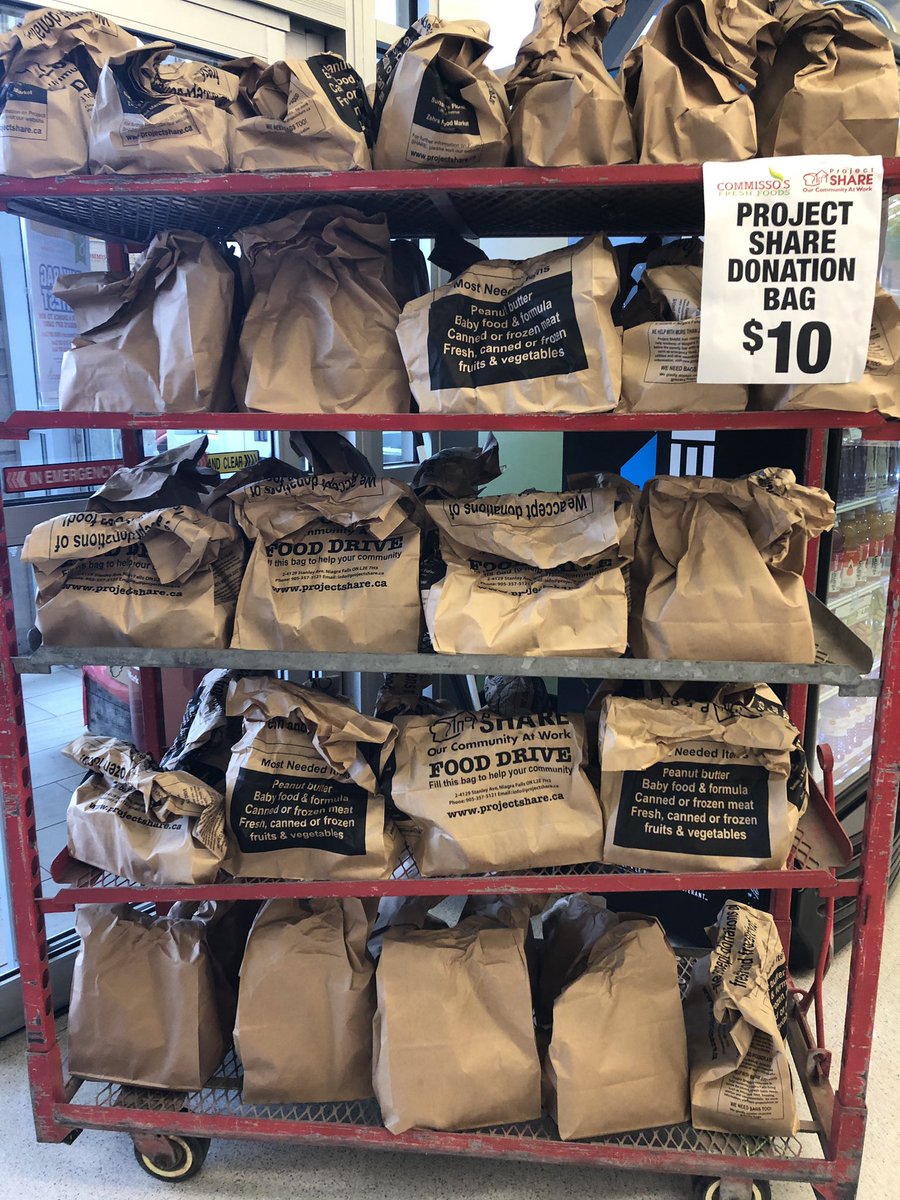 610CKTB's tweet image. TALK | #CKTBOnLocation is helping out @ProjectSHARE_NF ! It feels great seeing #ourcommunityatwork in Niagara Falls!
