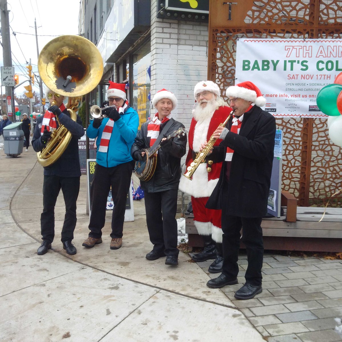 #BabyPointGatesBIA event brought out St. Nick to the festivities! Kids were delightfully surprised in singalong.