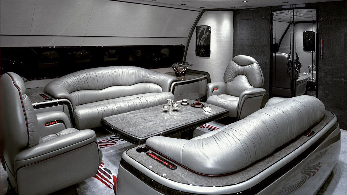 VICE's tweet photo. This guy photographs luxury airplanes for the mega-rich: https://t.co/rjqfM1kVge https://t.co/tEqZklkLM6