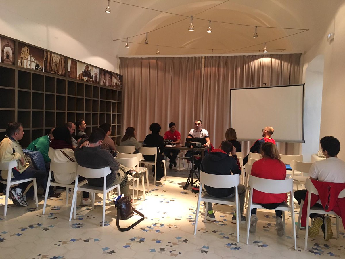 Continúa el #judo este sábado con el Curso de Arbitraje en #Olivenza!!‍🎓👩‍🏫📖📚

Formándose los nuevos Ofi. de Org. Depor., Jueces Árbitro y Árbitros Autonómicos de #extremadura

#JudoExtremadura #JudoEspaña #FederacionExtremeñaDeJudo #NklAdidas #SomosDeporte #DeporteExtremadura