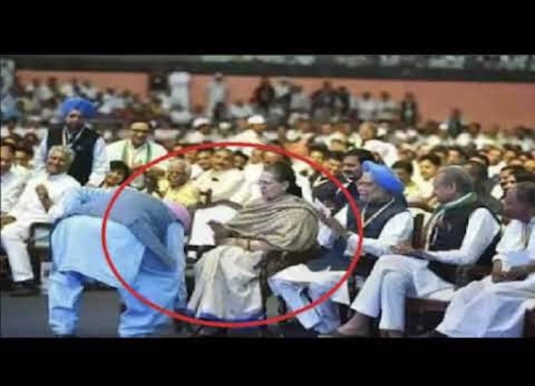 <a href="/sherryontopp/">Navjot Singh Sidhu</a> <a href="/ANI/">ANI</a> क्रांतिकारी भगवंत सिंह के बेटे सिखों के ख़िलाफ़ दंगा करने वाले वाले की बीबी के तलुए चाट रहा। आज भगवंत सिंह ज़िंदा होते तो शर्म से पानी पानी हो गए होते। खटाक