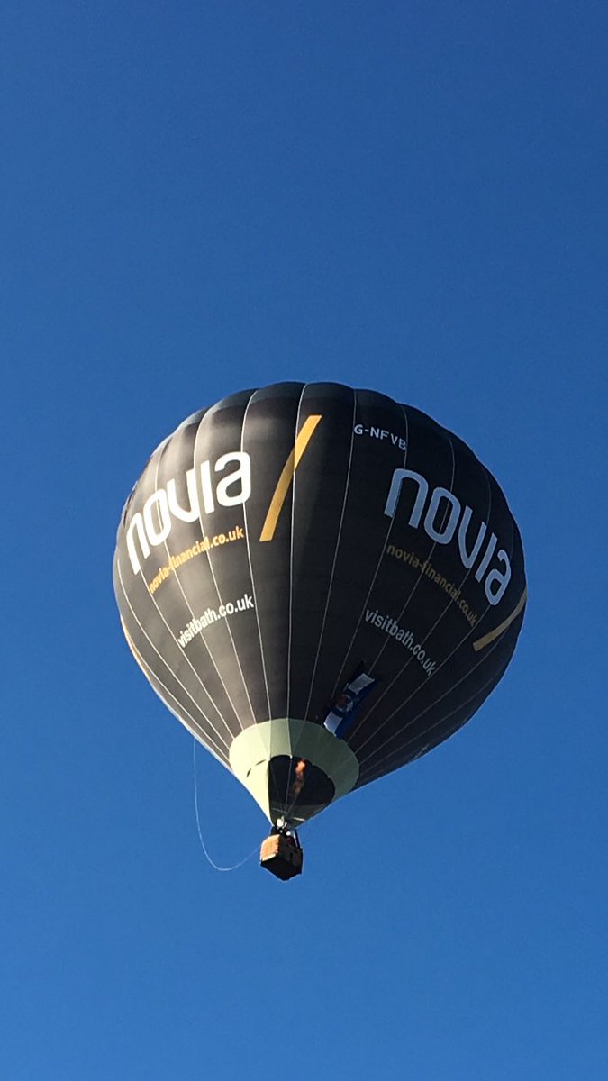 pootleonthedock's tweet photo. Look at what I spotted above #Bath today 😃 lovely Balloon @noviafinancial @bathrugby @visitbath must be match day with that flag 🏉 #gobath and won 😃😃 well done Bath Rugby 👏🏼👏🏼👏🏼 https://t.co/2E9uMrmx4n