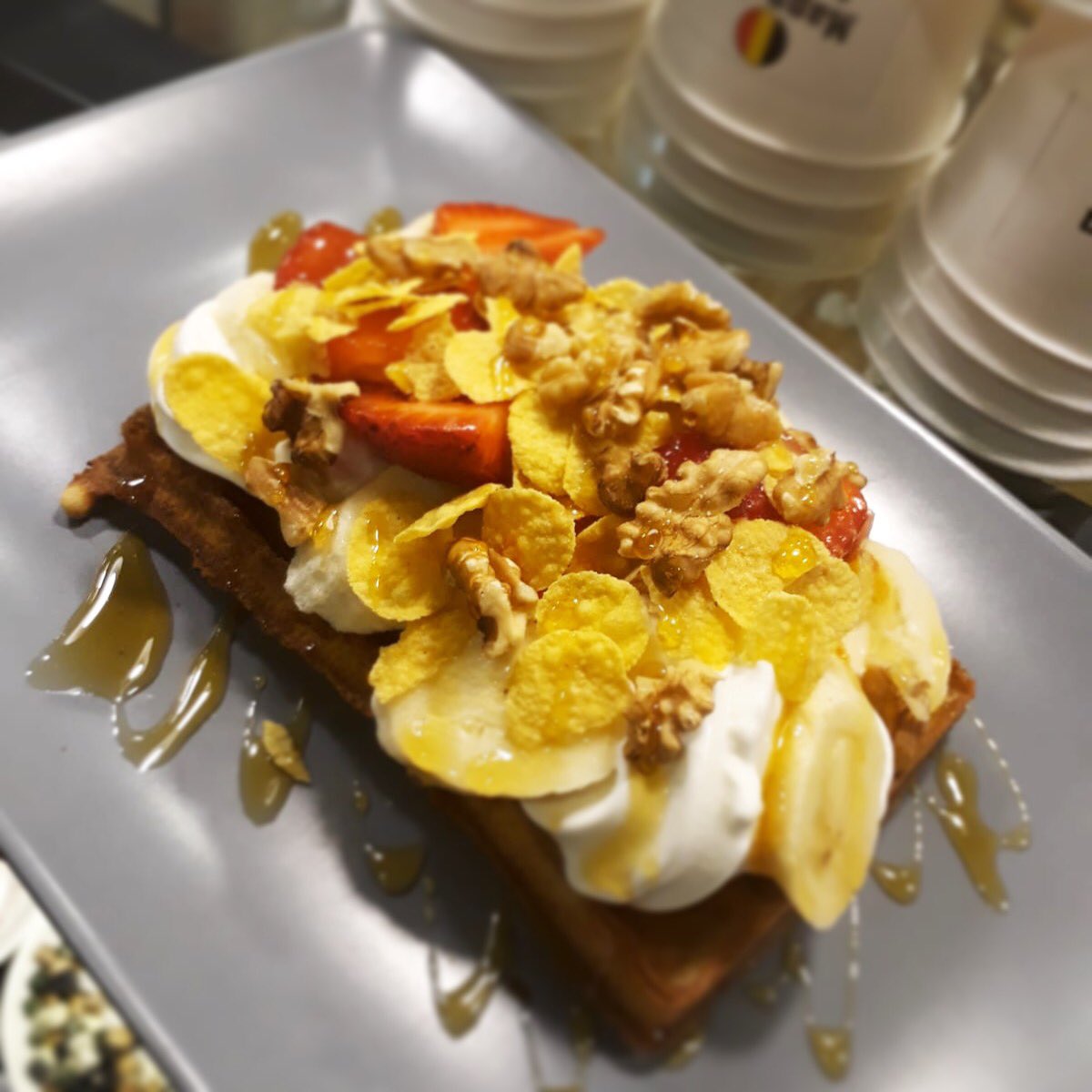 Tadına doyamayacağınız bir lezzet...
Frozen yoğurtlu waffle..❤️❤️
#mannekenspecial 
#waffle #wafflelove #frozenyogurt #muz #çilek #kivi #cornflakes #ceviz #bal #anıyakala #mutluluk #karşıyaka #çarşı #izmir