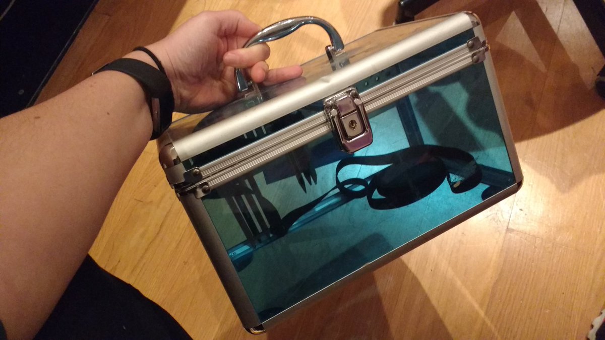 MoragHickman's tweet image. Eeee! I'm delighted with today's #makevember experiment. I have a lot of scattered art supplies and a little cd filing box. Just add elastic to this MDF test card and it becomes flexible modular storage! The elastic locks around the offcuts, quickly and easily. Pew pew! ✨💡✨