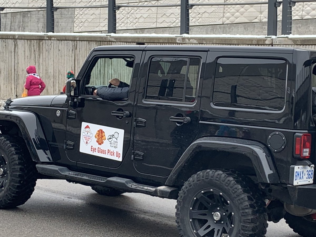 LCKitchener's tweet photo. Thank you #kwawesome for coming out with all the Food for the #@FoodBankWatReg and #Eyeglasses for our vision program. #weserve #be100 #lckitchener #leos #membership #santaparade #kwsantaparade @lionsclubs https://t.co/rcRmzUd1n7