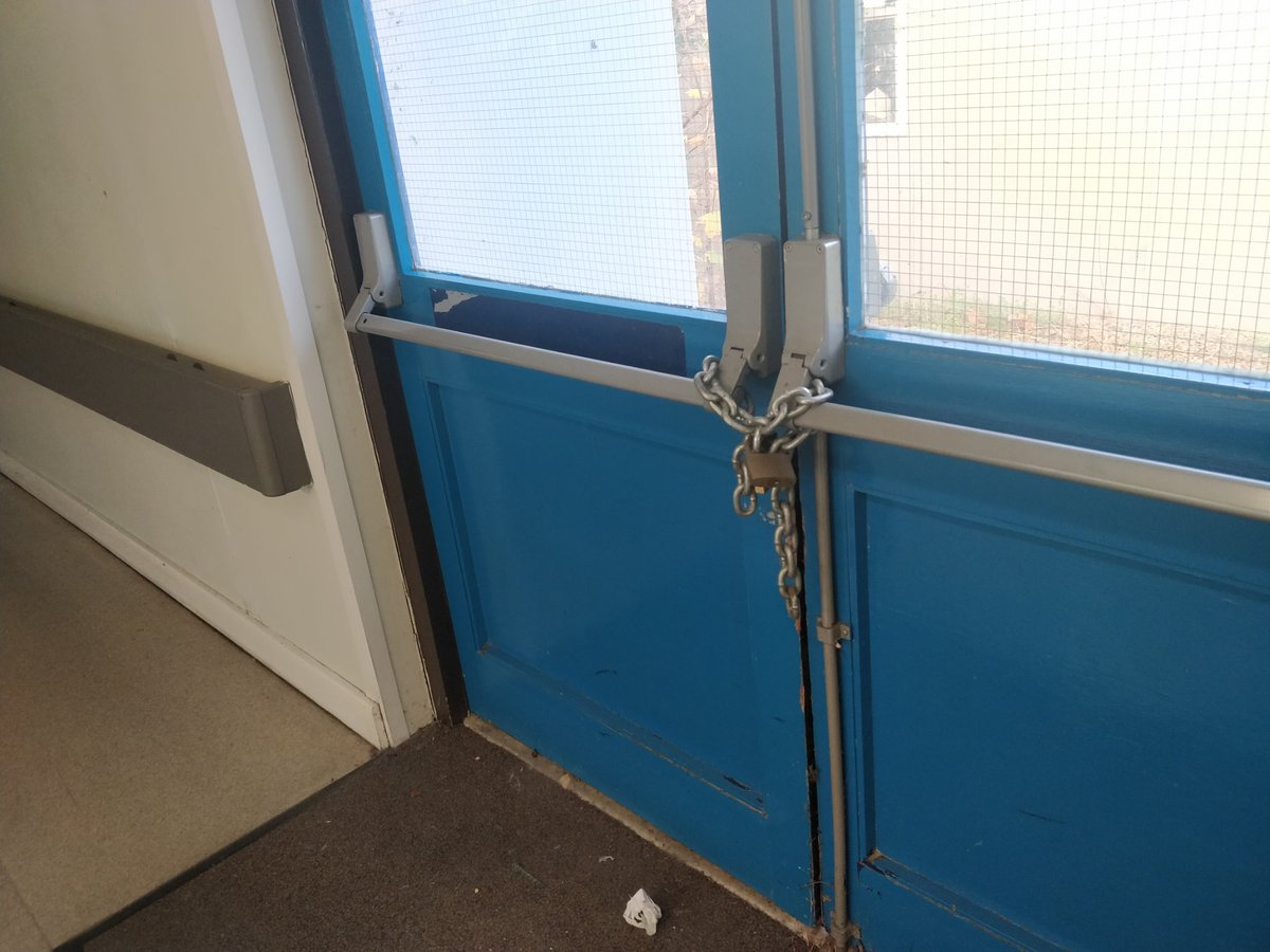 earleylocks's tweet photo. @OUHospitals @RMHCUK Shocking find at the JR today. Chained and padlocked fire exit near MRI department. https://t.co/zR48vd7O5G