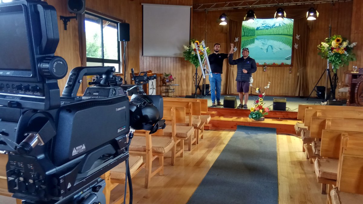 ntchile's tweet image. HOY iniciamos nuestra caravana de la esperanza🌱en #Loncoche y como equipo de #NuevoTiempo 🇨🇱🎬🎥 estamos preparando todo para que esta noche sea de gran bendición. 
Te esperamos junto al pastor @brunoraso de la @iasdsudamerica en #ElPoderDeLaEsperanza #Esencias @LuisVelasquez9