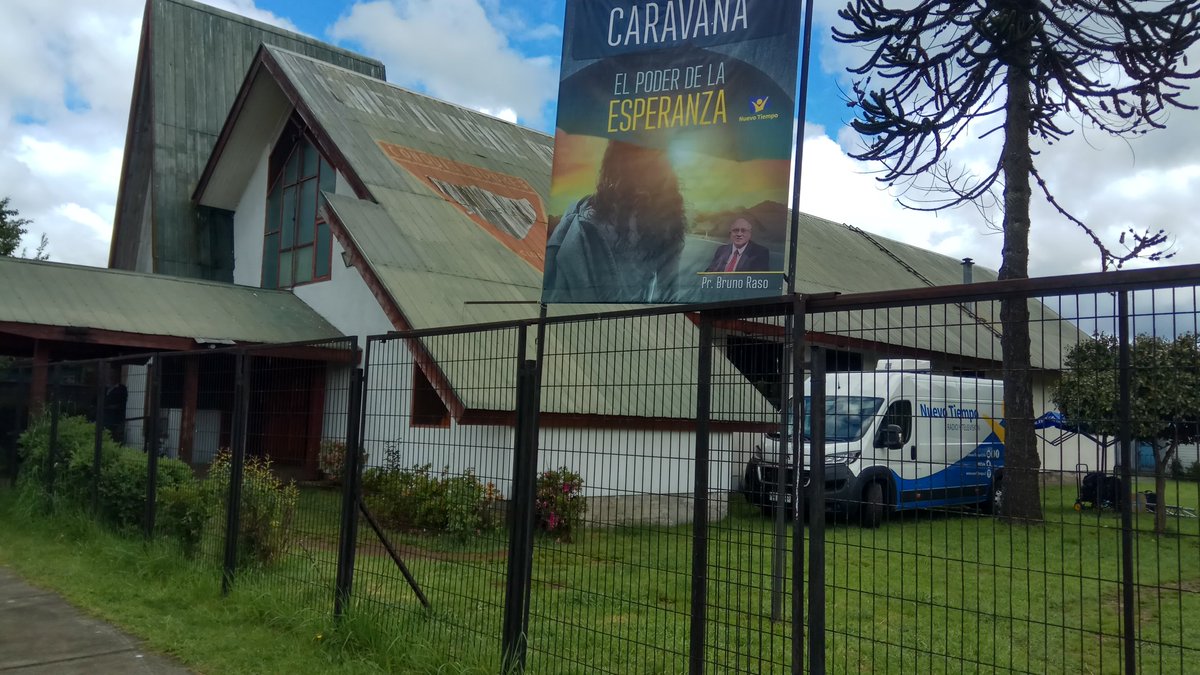 ntchile's tweet image. HOY iniciamos nuestra caravana de la esperanza🌱en #Loncoche y como equipo de #NuevoTiempo 🇨🇱🎬🎥 estamos preparando todo para que esta noche sea de gran bendición. 
Te esperamos junto al pastor @brunoraso de la @iasdsudamerica en #ElPoderDeLaEsperanza #Esencias @LuisVelasquez9